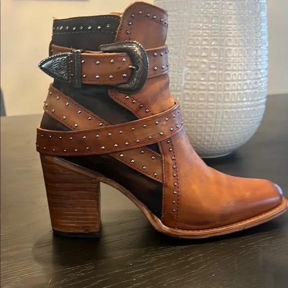 Freebird Patsy size 8 Brown Ankle Boots with Chunky Heel and Decorative Straps - Picture 1 of 13
